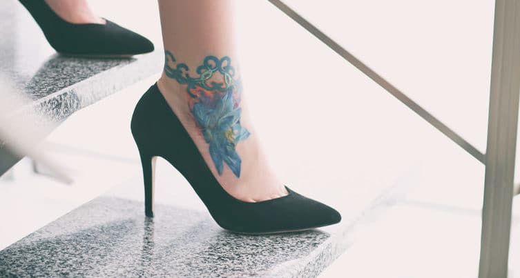 Tattoos and high heels bring the sex
